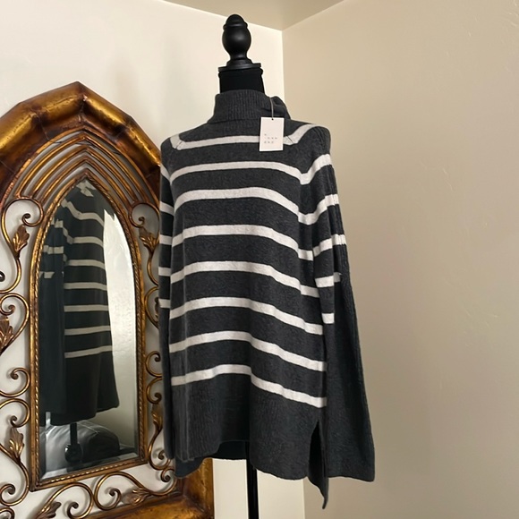 Tunic sweater Brand New! - Picture 1 of 6